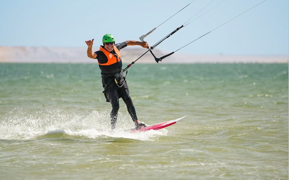 Kitesurf student riding with a big smile